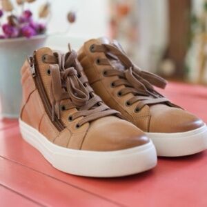 Taos Sneaker